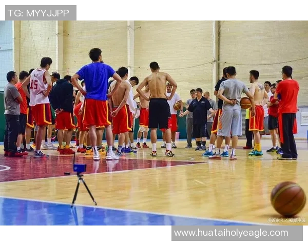 上海篮球队灵活性变革引发热议探索新战术与团队协作的未来发展