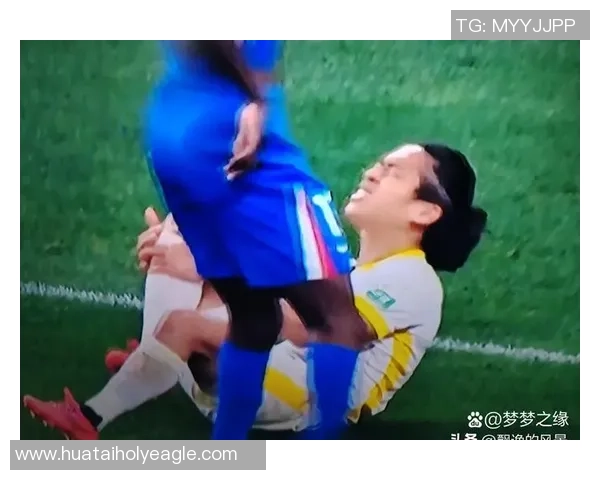 足球场上的冲突与争议足球踹裁判事件引发的深思与讨论